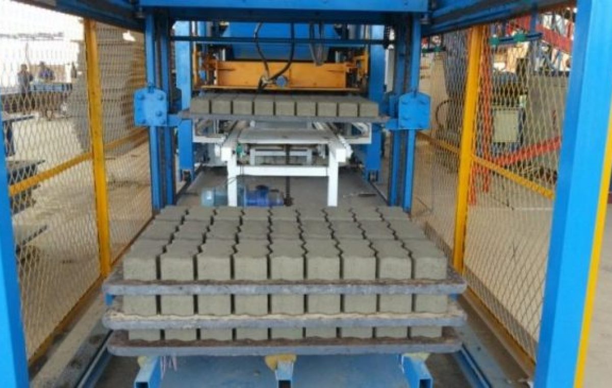 Crean en Rawson una fábrica de adoquines de hormigón