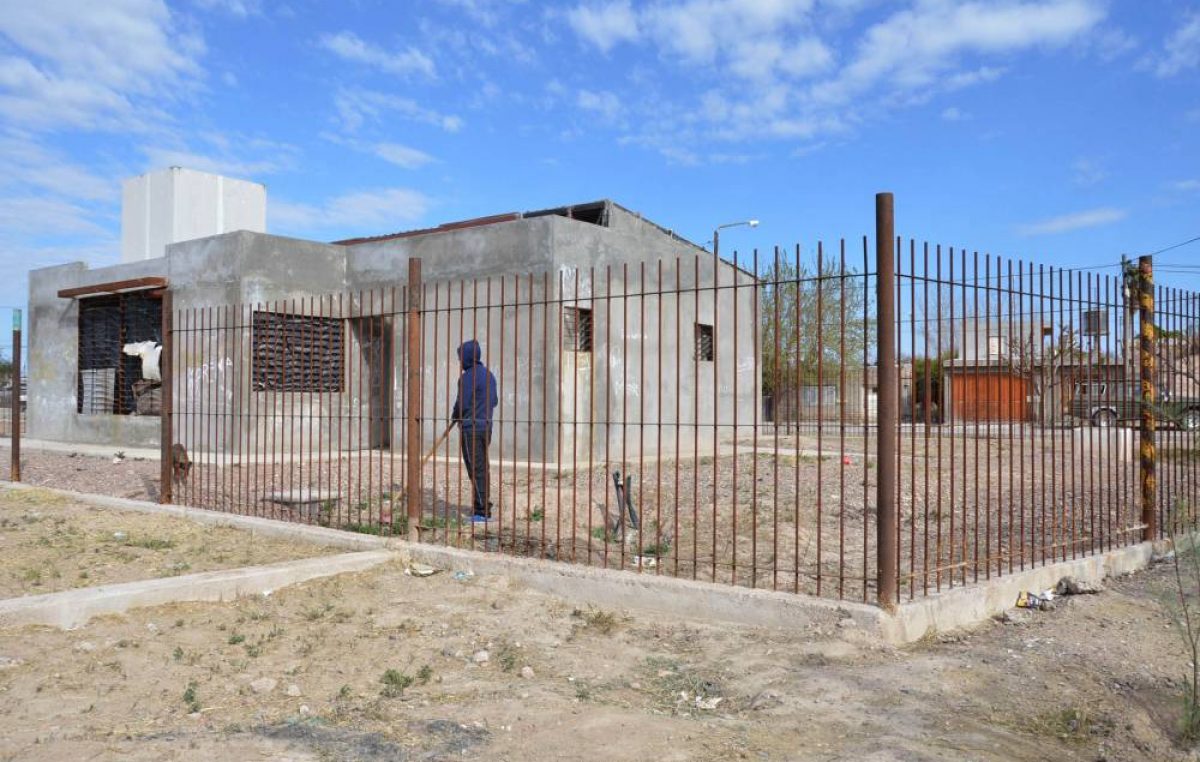 Mendoza: Polémica por plazas y salones comunitarios sin terminar en San Martín