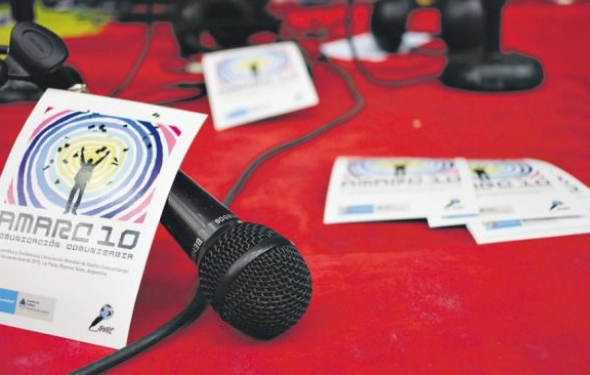 Medios comunitarios contra las cuerdas