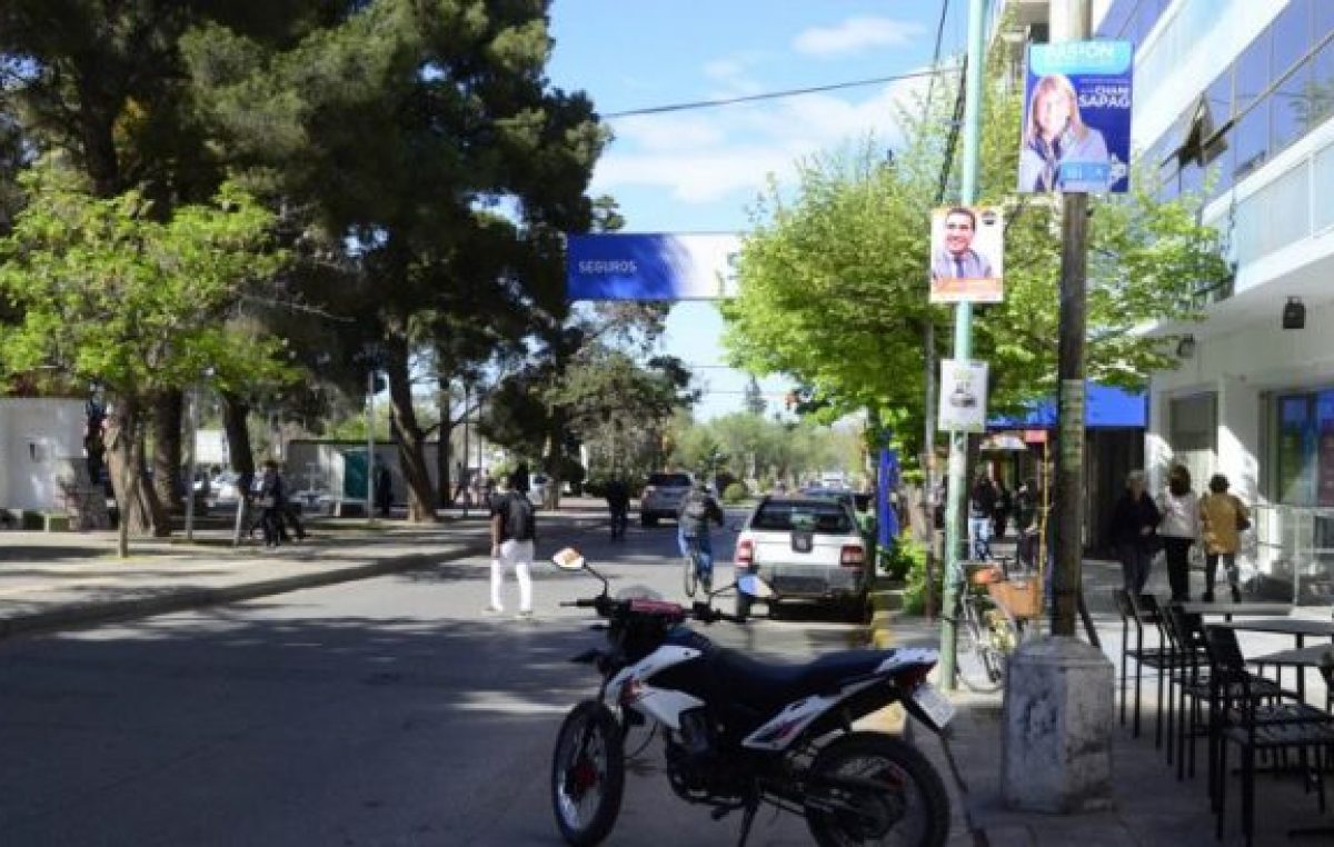 La Muni de Neuquén salió a multar a los partidos que colgaron carteles