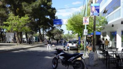 La Muni de Neuquén salió a multar a los partidos que colgaron carteles