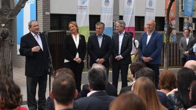 Hacia la salud en manos privadas