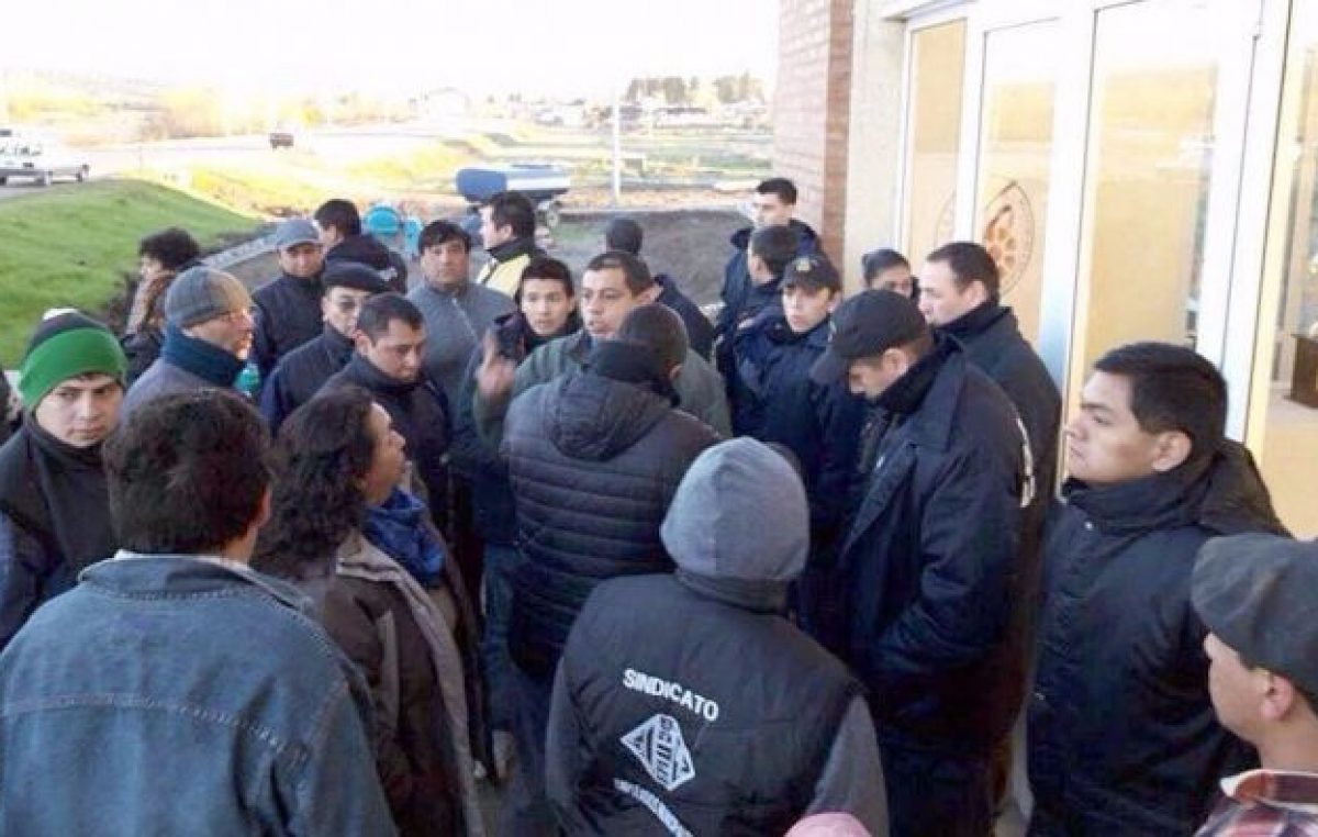 Trabajadores de Trevelin cumplen medidas de fuerza y el intendente rechazó negociar con el Soeme