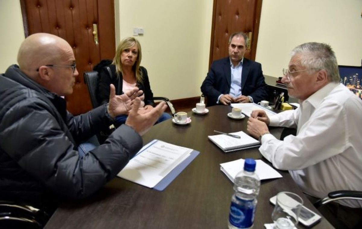 Buscarán un acuerdo sobre la deuda impositiva que la Provincia mantiene con el Municipio de Rawson