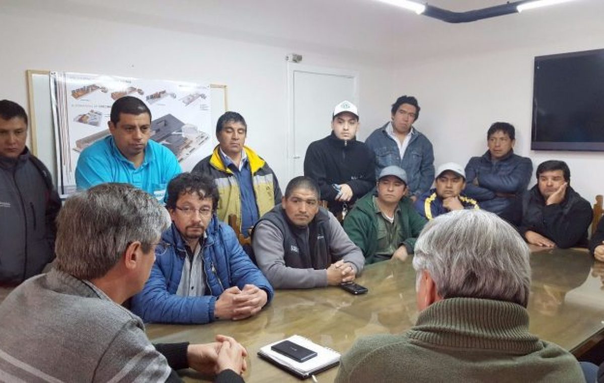 Esquel: Ongarato encabezó reunión paritaria y este jueves firmaría acuerdo con el SOEME