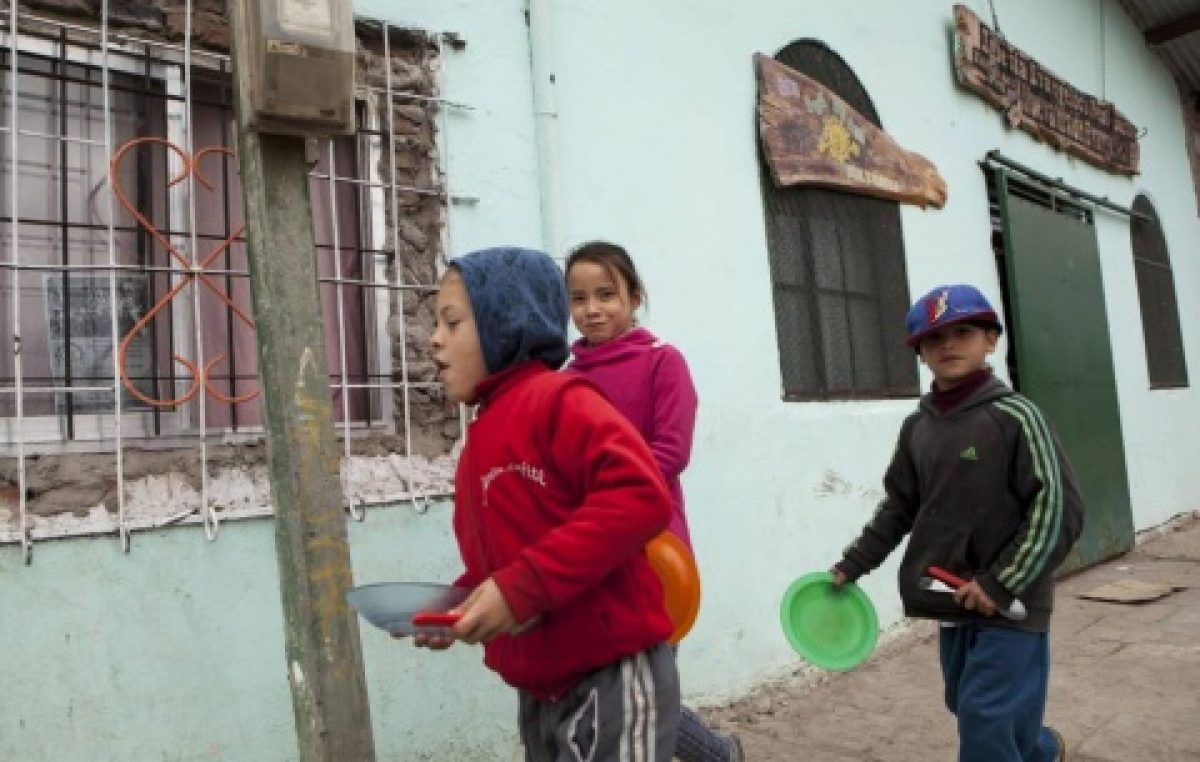 Lejos de la pobreza cero: cientos de personas marcharon para denunciar que “el hambre es un crimen”