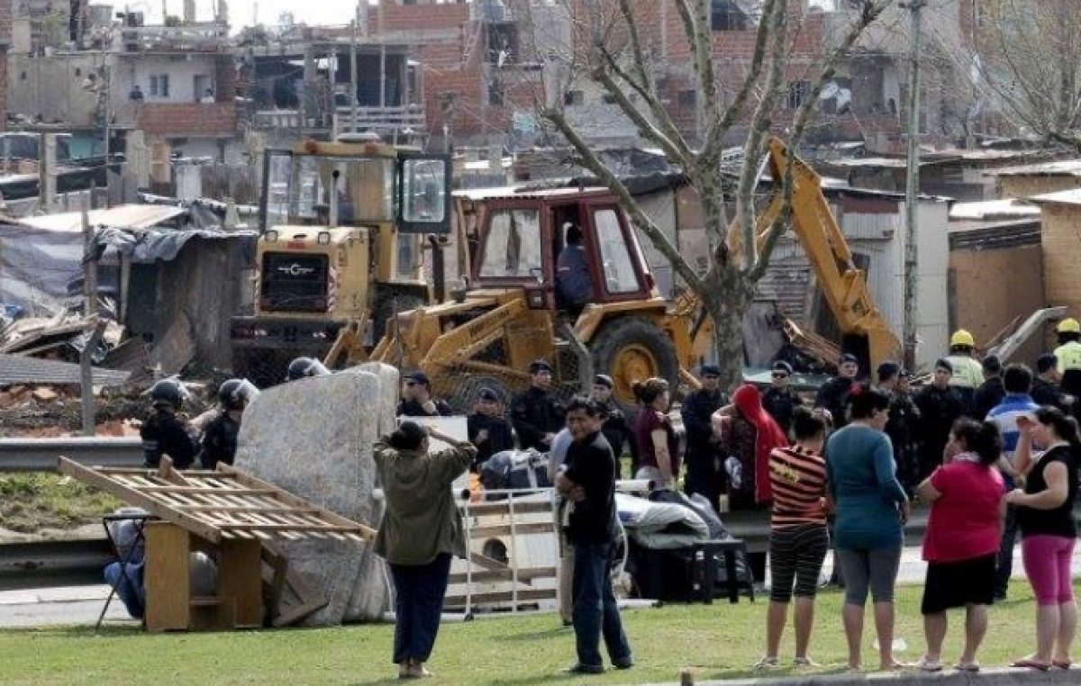 Se oficializó la suspensión por un año de desalojos de familias en villas y asentamientos bonaerenses