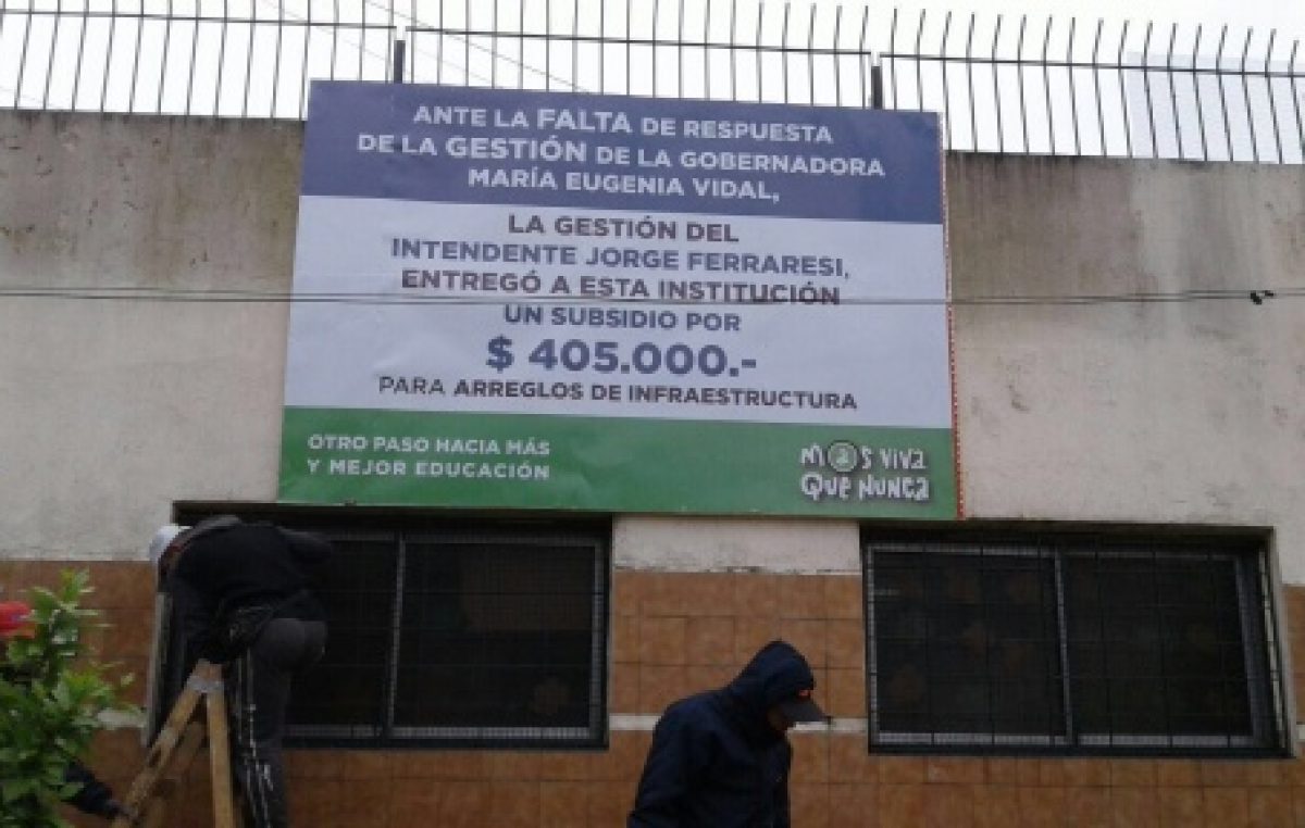 Intendente kirchnerista le pone su nombre a las obras ante la falta de fondos de la Provincia
