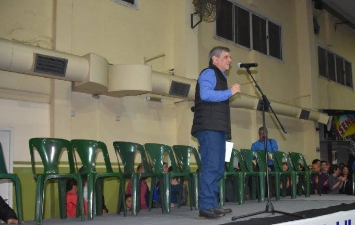 Intendente massista le pidió la renuncia a todo su Gabinete luego de que lo dejaran solo en un acto