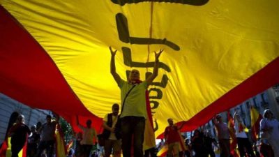 Puigdemont decide si declara la independencia de Cataluña