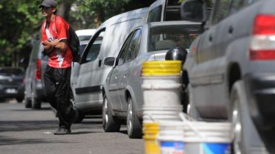 Estiman que en Mendoza hay unos 300 cuidacoches