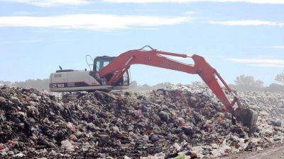 Centenario reclama un lugar para poder arrojar los residuos