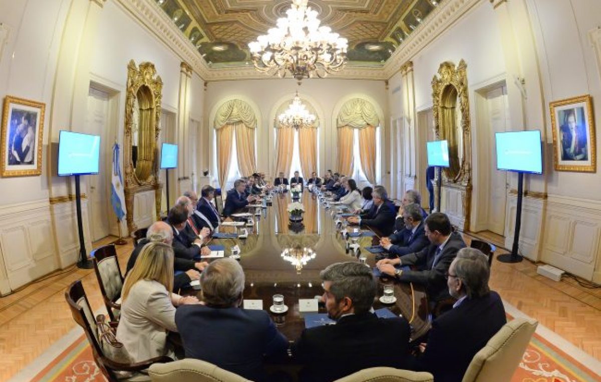 Victoria para Macri-Dujovne: los 7 puntos clave del pacto con los gobernadores provinciales