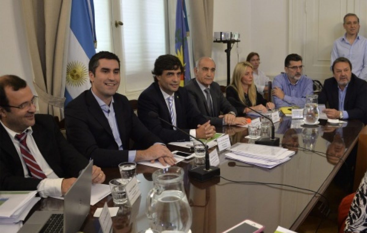 Buenos Aires: Lacunza defendió el Presupuesto, pero la oposición alerta por “avance sobre autonomías municipales»