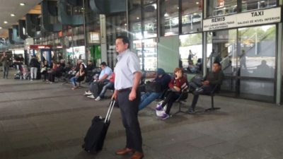 ¿Vendió humo? Un intendente de Cambiemos volvió en micro desde CABA para mostrar austeridad
