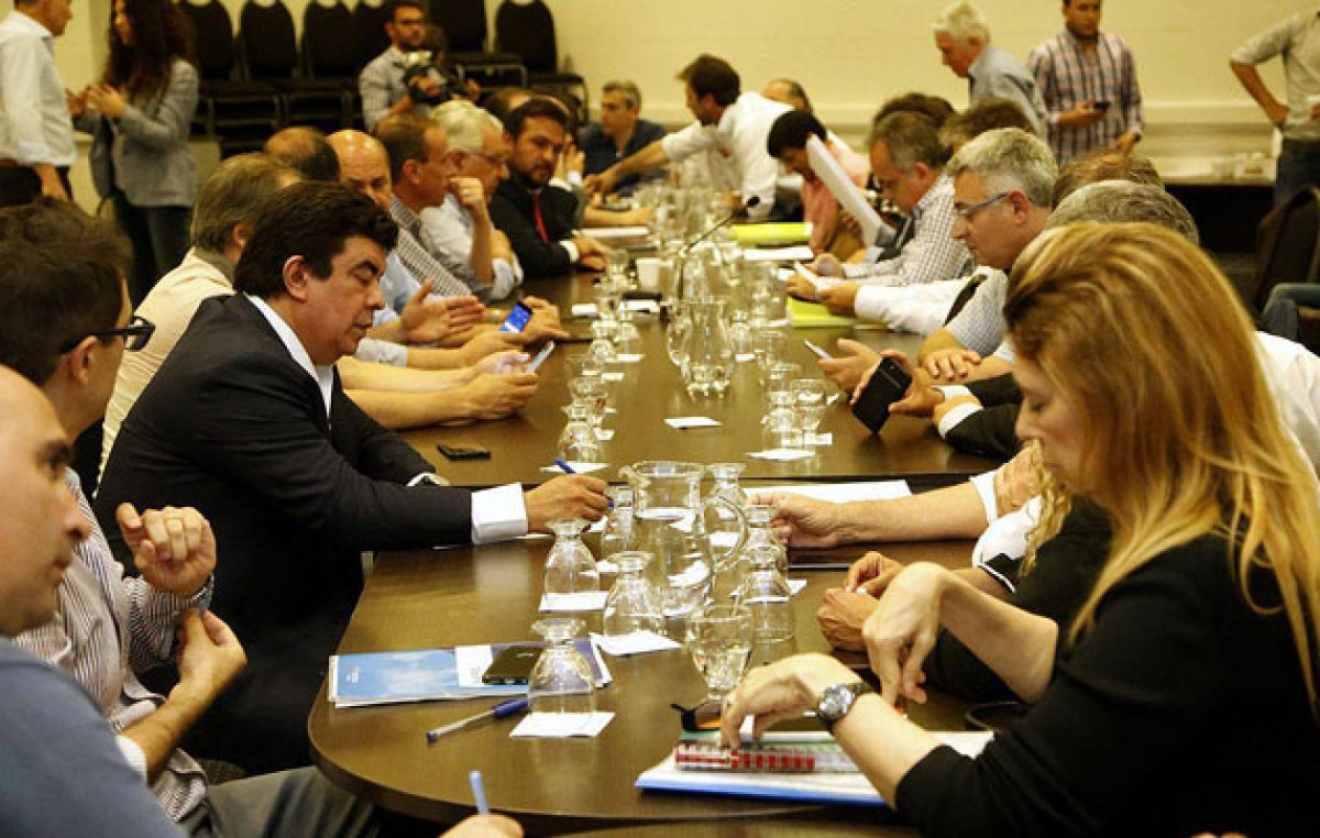 El FpV bonaerense criticó el endeudamiento y «el avance contra los municipios”