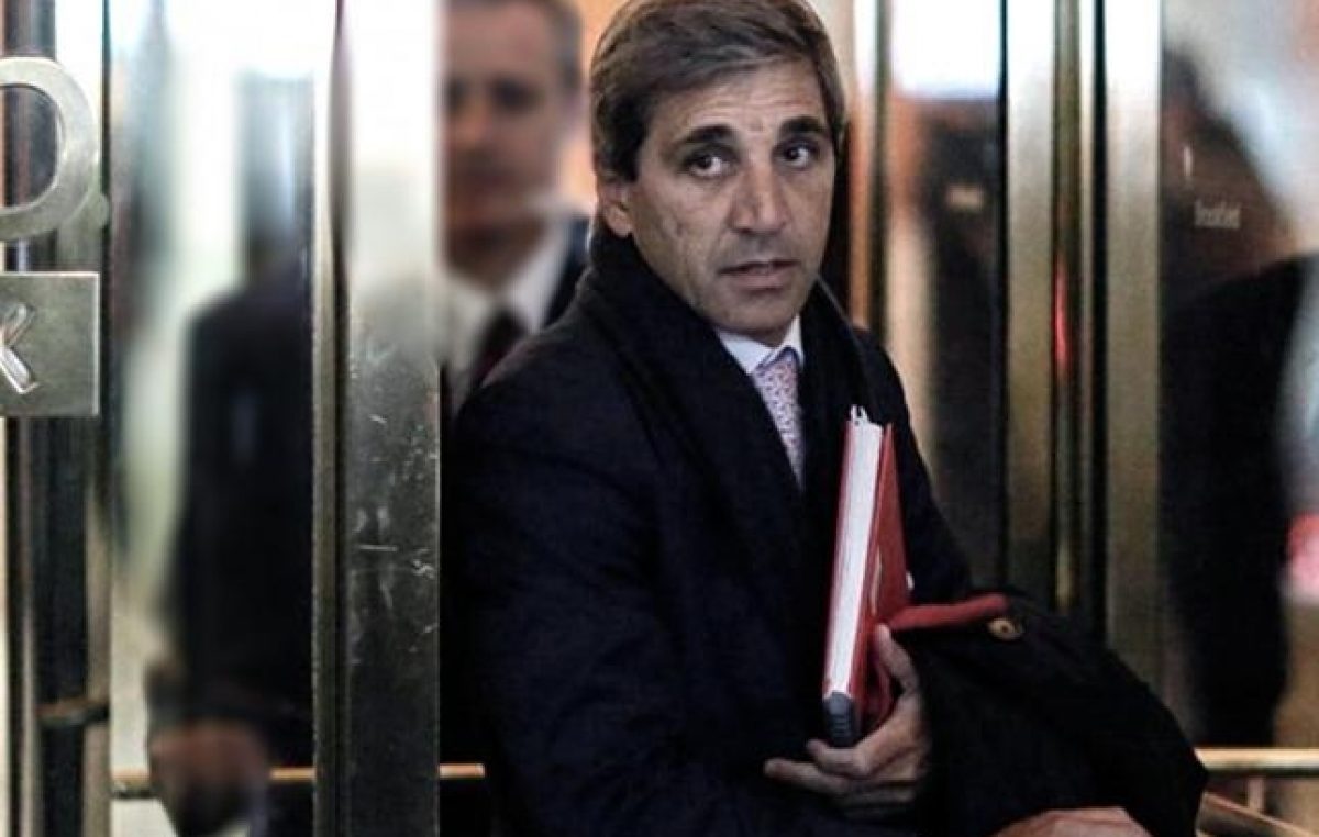 Una offshore fundada por el ministro de Finanzas compró deuda argentina a 100 años