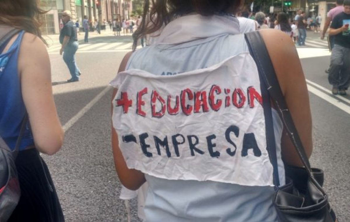 Paran los docentes en todo el país contra la reforma laboral