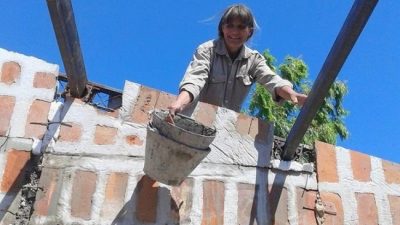 El Gobierno paralizó la construcción de un barrio de viviendas de La Plata hecho por mujeres