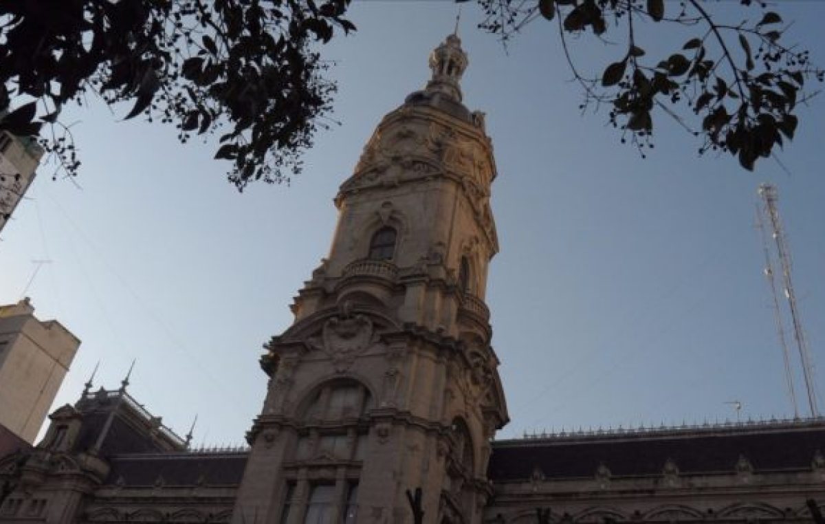Horas extras: funcionarios y representantes del sindicato de Bahía se reúnen tras el conflicto