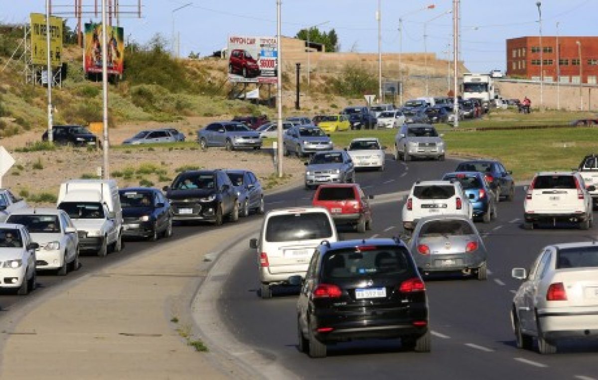 Neuquén: media hora con los nervios de punta para llegar en auto del barrio al centro