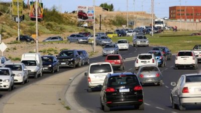 Neuquén: media hora con los nervios de punta para llegar en auto del barrio al centro