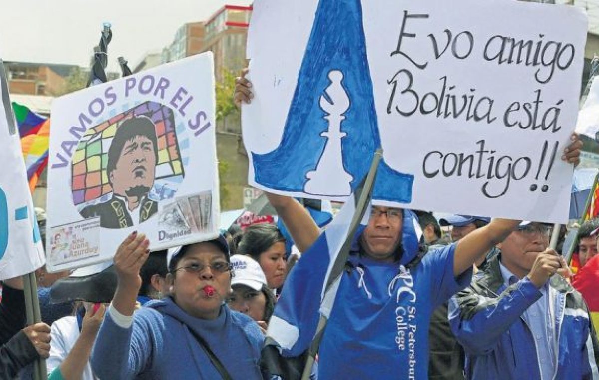 Miles de bolivianos reclaman la reelección de Evo