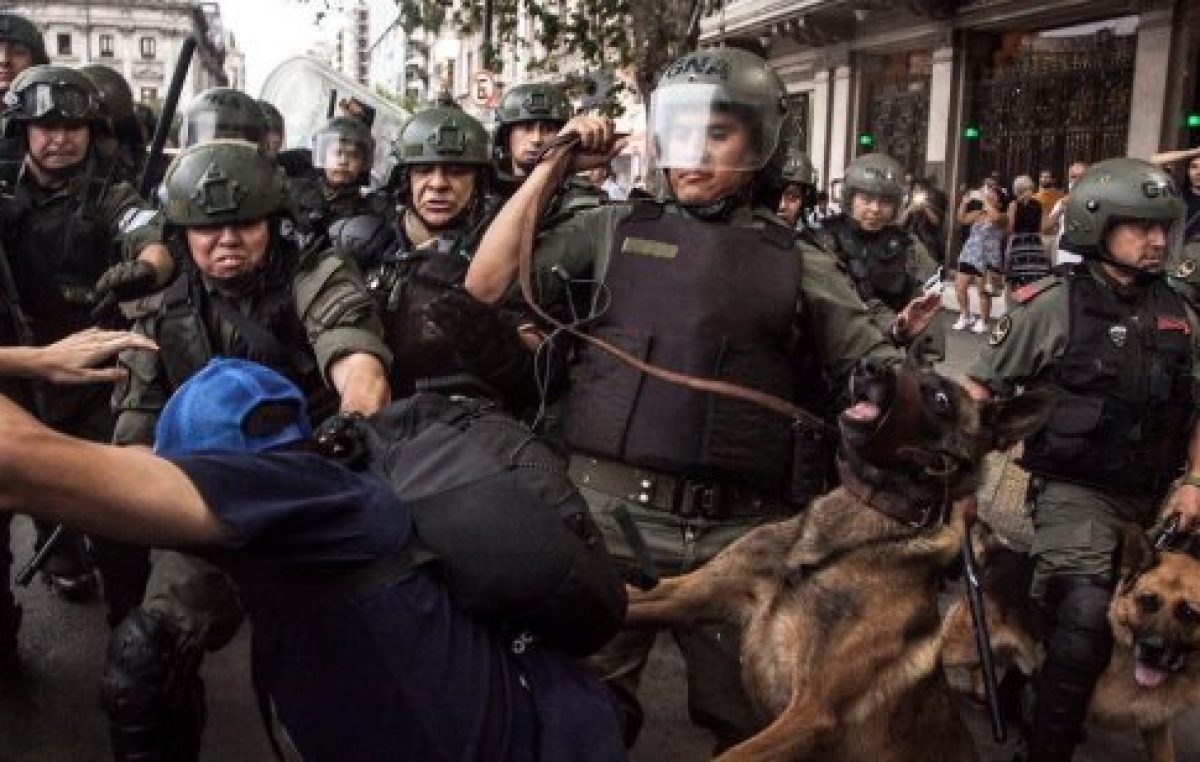 Un día de furia dentro y fuera del Congreso