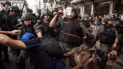 Un día de furia dentro y fuera del Congreso