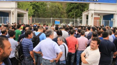 Treinta y cinco trabajadores despedidos de la fábrica militar de Fray Luis Beltrán