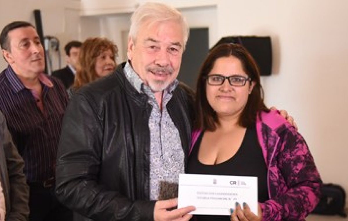 El municipio de Comodoro invirtió más de 15 millones de pesos en cooperadoras y bibliotecas