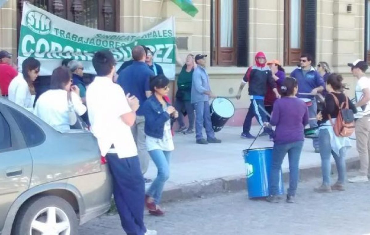 Suárez: los municipales iniciaron un paro y amenazan con cortar rutas