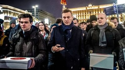 Prohíben competir en las elecciones al principal opositor de Putin