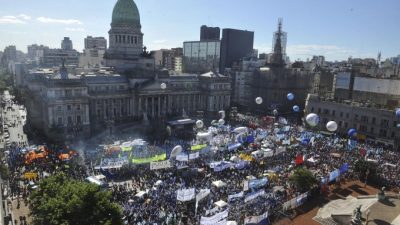 El Gobierno adelanta la sesión para sancionar las reformas de Macri; la CGT y CTA van al paro