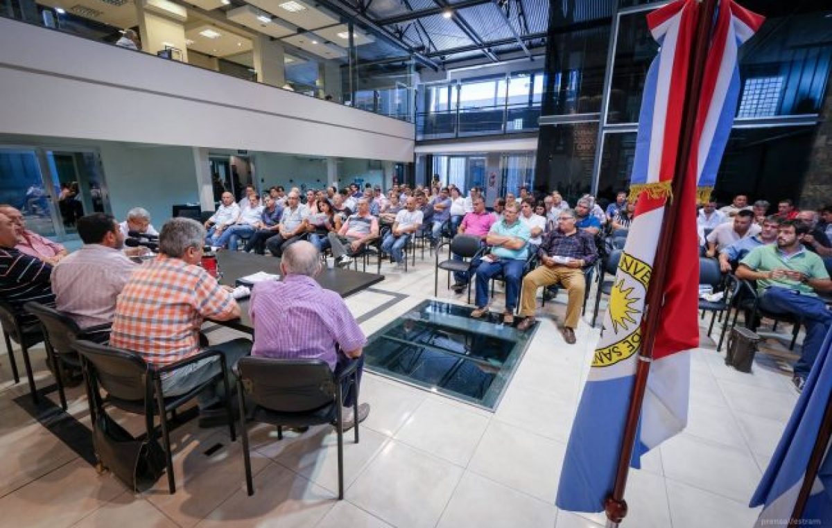 Municipales de Santa Fe se declararon en Estado de Alerta contra el Ajuste