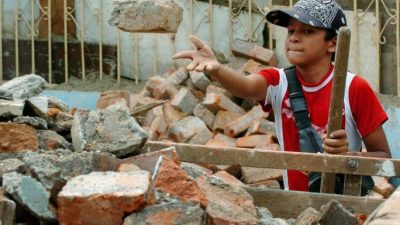 Más de 700.000 chicos trabajan en la Argentina