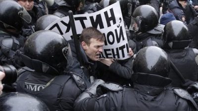 Putin reprime marchas y hace detener al único opositor importante