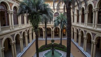 Insólito precio de una palmera para la Casa Rosada