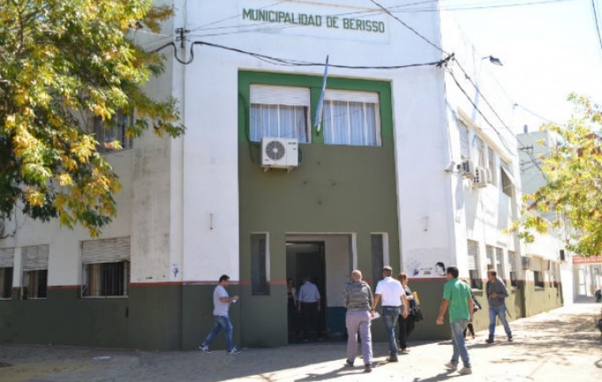 Municipales y concejales le piden al intendente de Berisso un “compromiso público firmado” para no echar trabajadores