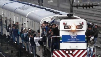 Febrero inflado: desde el jueves aumenta el transporte más del 37%, también prepagas y luz