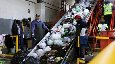 Esquel: hasta la basura refleja la crisis en los bolsillos de la gente