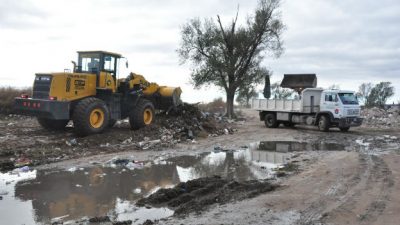 El basural del Oncativo desborda y la escombrera sigue en espera