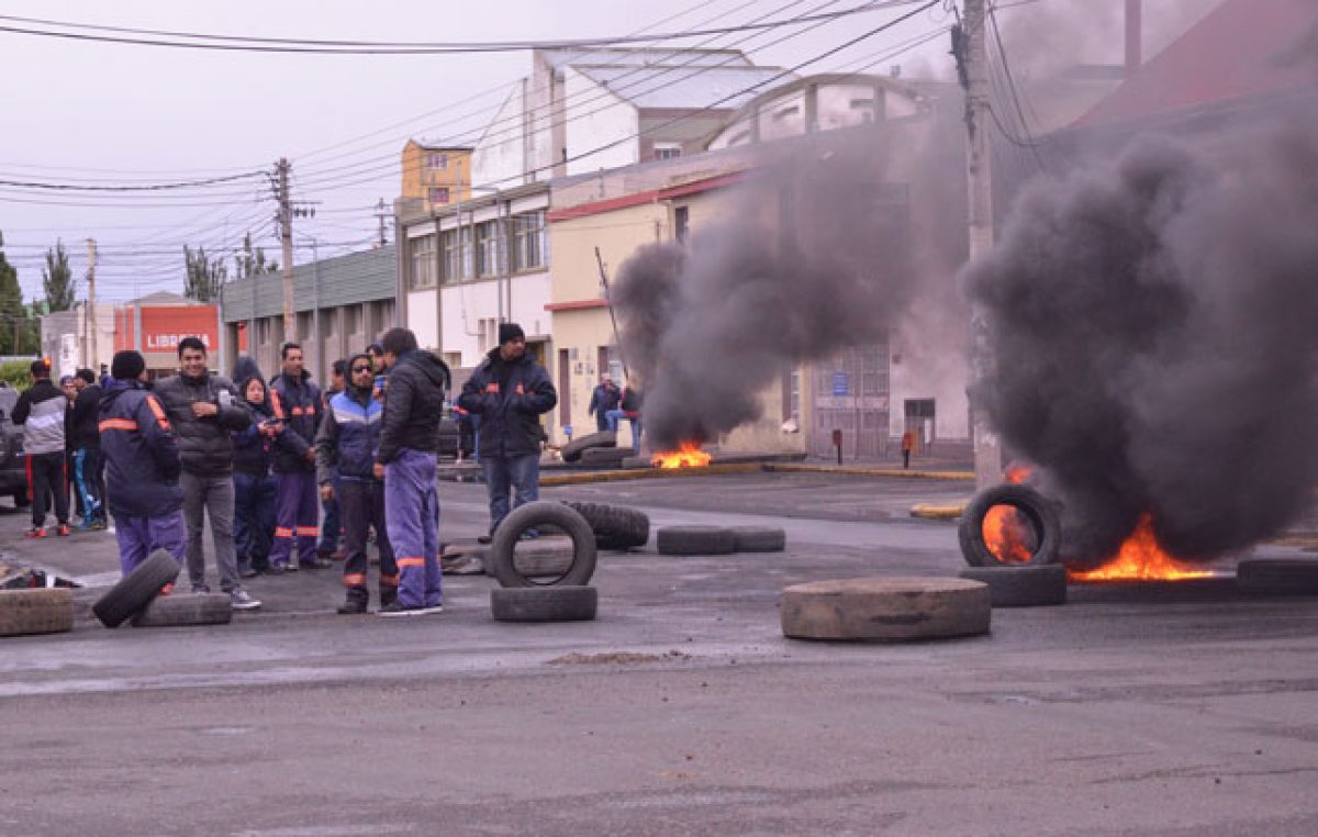 SOEM Río Gallegos continuó con la quema de cubiertas
