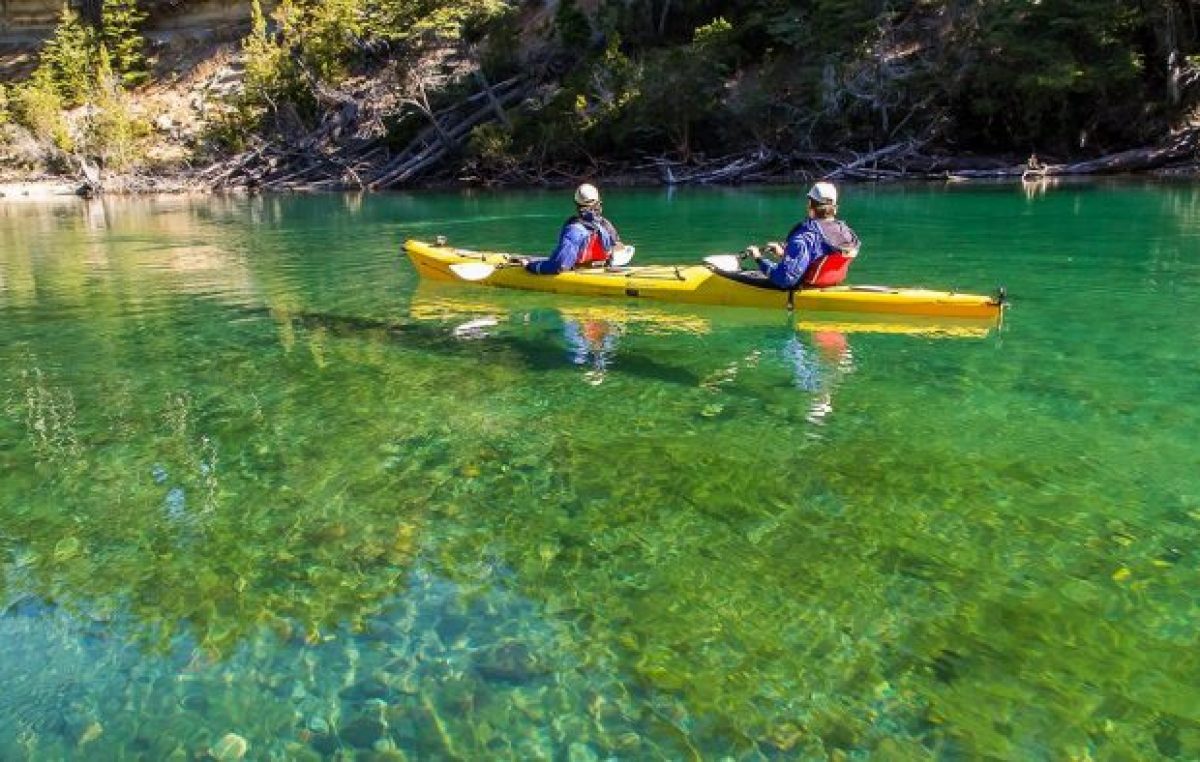 En kayak por el río Arrayanes