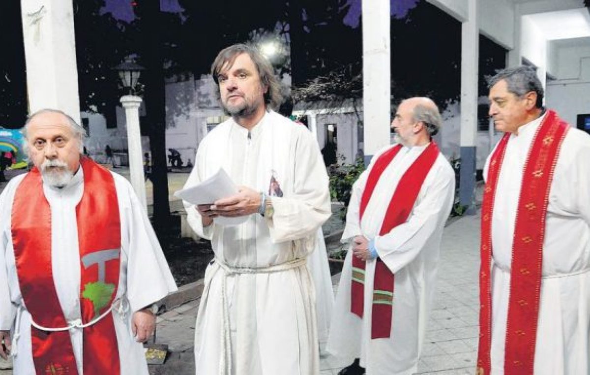 Un respaldo de los curas de las villas