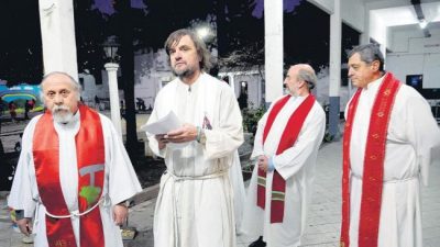 Un respaldo de los curas de las villas