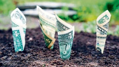 Baja la tasa, con más inflación y divisa más cara