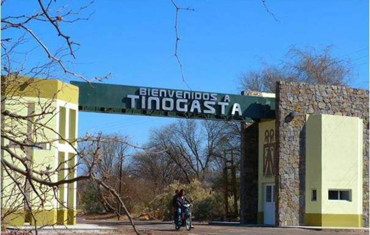 Tinogasta: entregan viviendas rurales y luminaria LED