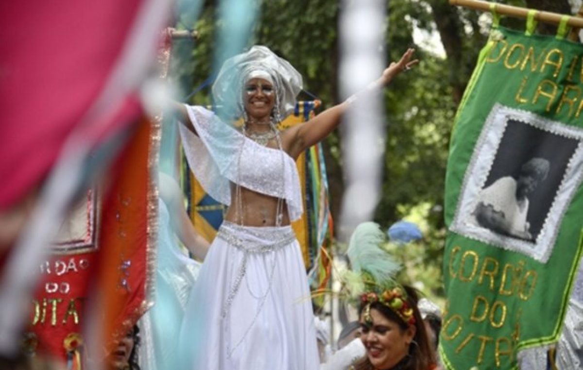 Brasil entra en clima de Carnaval, pero no olvida la injusticia ni la miseria cotidianas