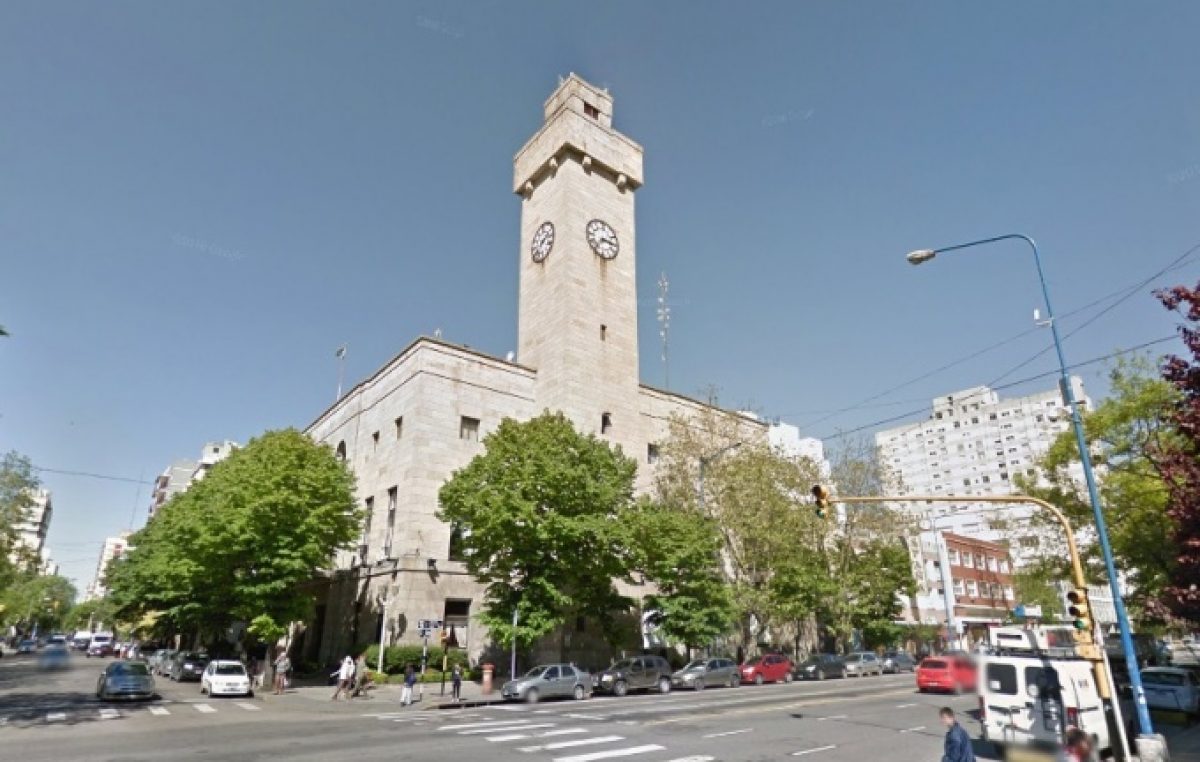 ¿Palacio o trampa mortal? Acusan al intendente de Mar del Plata de clausurar las puertas de la municipalidad